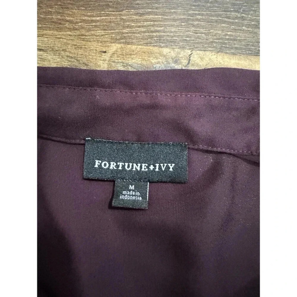 Pre-Owned Fortune & Ivy Maroon  Size Medium Blouse Collared Button Down Roll Tab - Picture 4 of 6